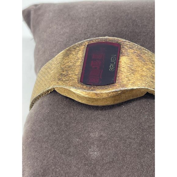 Vintage Gruen Red Led Mens Quartz Watch Rare - Picture 3 of 5